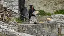 Di antara tradisi yang bertahan adalah sistem warisan era Bizantium yang memberikan harta ibu kepada anak perempuan tertua, kata sejarawan lokal Giorgos Tsampanakis. (Louisa GOULIAMAKI / AFP)