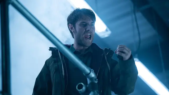 Matthew Tuck sebagai Michael Locke dalam film Cleaner. (Foto: Dok. Qwerty Films/ Quiver Distribution/ IMDb)