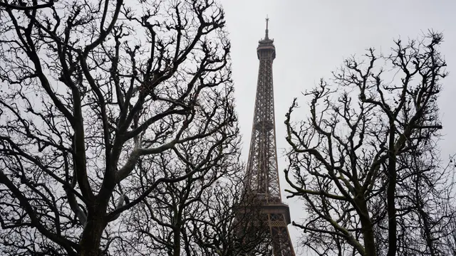 Suasana Menara Eifel di Tengah Berlanjutnya Aksi Mogok Kerja