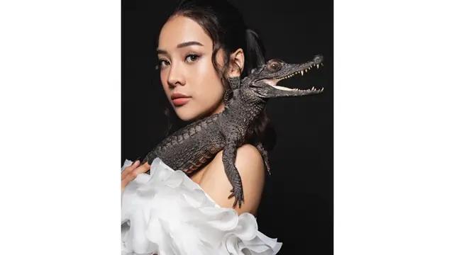 6 Gaya Pemotretan Anya Geraldine Paling Curi Perhatian, Tema Selalu Unik