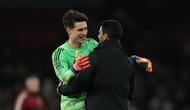 Kepa Arrizabalaga bersama Mikel Arteta saat Arsenal mengalahkan Crystal Palace di perempat final Carabao Cup. (Adrian Dennis / AFP)