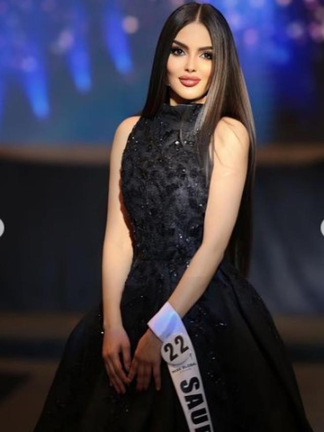 Model dan pembuat konten kelahiran Riyadh Rumy Alqahtani mewakili Kerajaan Arab Saudi di Miss Universe 2024. Ia menjadi perwakilan pertama bagi Arab Saudi di ajang ratu kecantikan sejagad tersebut. (Instagram/rumy_alqahtani)