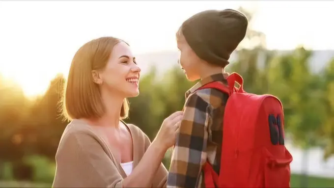 Mengenal Lawnmower Parenting, Apakah Pola Asuh Ini Membantu atau Justru Merugikan? (shutterstock/Evegeny Atamanenko)