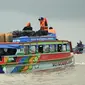 Kapal speedboat menjadi salah satu alat transportasi perairain di Sungai Musi Sumsel  (Liputan6.com / Nefri Inge)