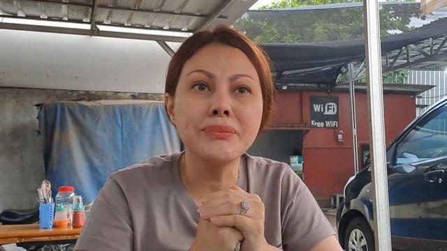 Febby Carol menangis saat ungkap kondisi keluarga (Sumber:YouTube/Intens Investigasi)