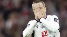 Tottenham Hotspur's Jamie O'Hara reacts after missing a shot on goal against Manchester United during Carling Cup final at Wembley, on March 1, 2009. Manchester United won the game. AFP PHOTO/Adrian Dennis