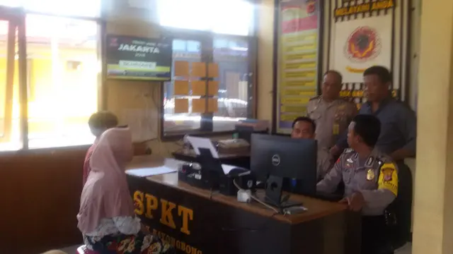 Salah seorang orang tua siswa melaporkan DS ke polisi