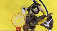 Draymond Green bersaing dengan LeBron James dan Matius Dellavedova di Game Final Dua NBA di Oracle Arena di Oakland, California , Amerika Serikat, 07 Juni 2015. EPA / JEFF CHIU / POOL