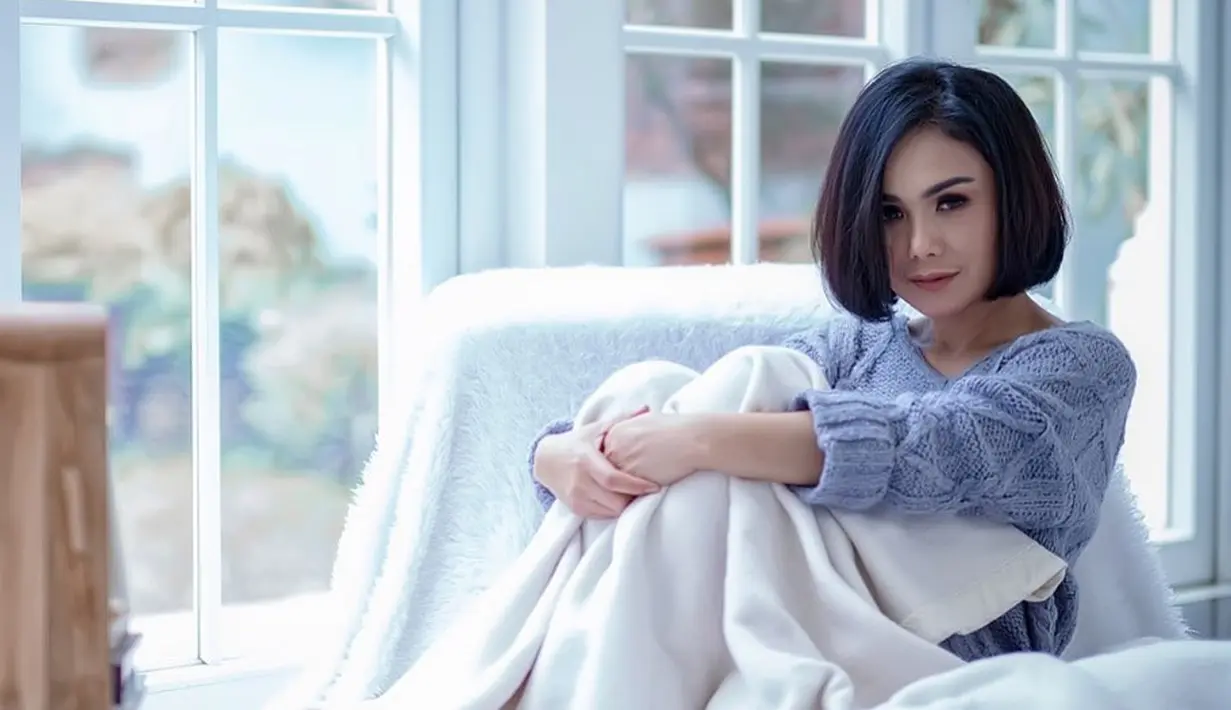 Ternyata soal usia pasangan hidup merupakan saran dari anak-anak Yuni. Jagoannya yang kini sudah tumbuh remaja menginginkan sang ibu menikah dengan laki-laki yang berusia lebih tua. (Instagram/yunishara36)