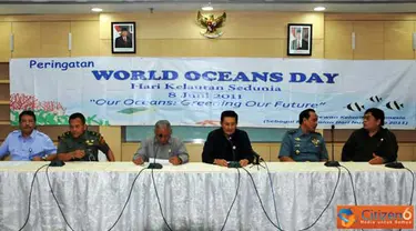 Citizen6, Jakarta: Menteri Kelautan dan Perikanan Fadel Muhammad bersama Menhan Poernomo Yusgiantoro mengadakan konferensi pers terkait World Oceans Day (WOD) di Gedung KKP,Jakarta. (Pengirim: Efrimal Bahri)