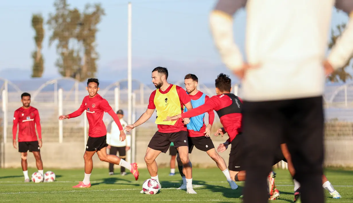 <p>Setelah bergabung dengan Timnas Indonesia, Jordi Amat langsung bekerja untuk mengikuti program latihan yang dibuat Shin Tae-yong dalam program pemusatan latihan di Turki, Kamis (28/12/2023). (Dok. PSSI)</p>