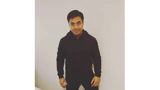 Sering Pakai Baju Koko, Ini 7 Gaya Santai Ustaz Riza Muhammad