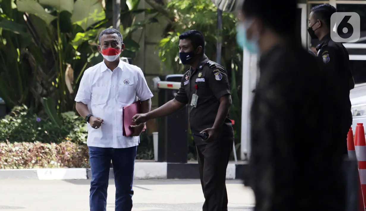 Ketua DPRD DKI Jakarta Prasetyo Edi Marsudi saat tiba di halaman Gedung Komisi Pemberantasan Korupsi (KPK), Jakarta, Selasa (21/9/2021). Prasetyo akan menjalani pemeriksaan dalam kasus dugaan korupsi pengadaan lahan di Munjul pada tahun 2019. (Liputan6.com/Angga Yuniar)