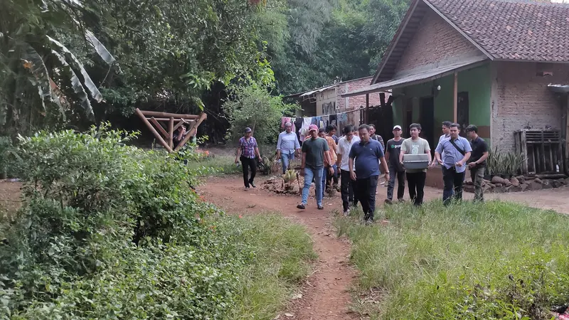 Polisi Geledah Kediaman Pegi Setiawan, Buronan Pembunuh Eky dan Vina Cirebon,  Begini Hasilnya - Regional Liputan6.com