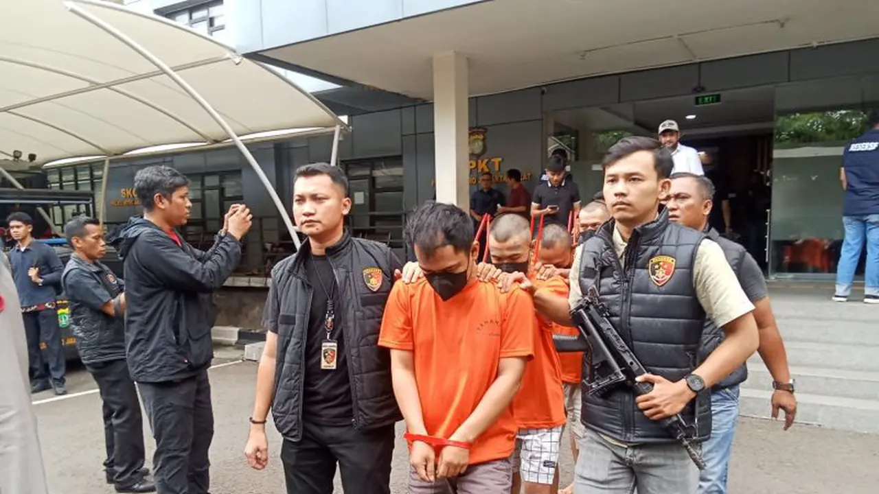 Penangkapan sindikat pencurian motor modus sewa kontrakan.