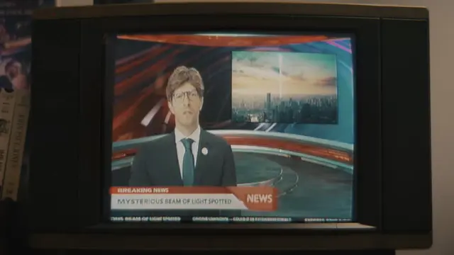 Chris Martin Jadi Cameo di Klip Video The Astronaut.