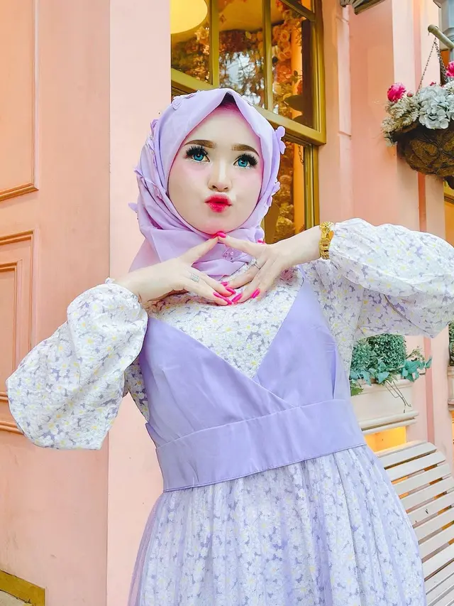 7 Potret Nyentrik Herlin Kenza, Selebgram yang Diduga Picu Kerumuman di Aceh
