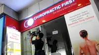 Klinik Chiropractic First di Pondok Indah tutup setelah ada laporan malapraktik dari keluarga pasien, Jakarta, Kamis(7/1/2016). Allya Siska Nadya, meninggal pada Agustus 2015, setelah mengikuti 2 kali terapi i klinik tersebut. (Liputan6.com/Helmi Afandi)