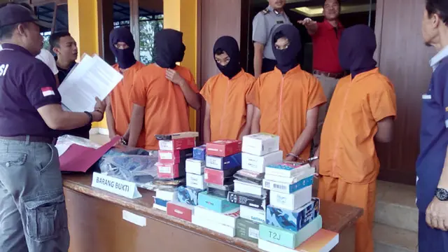 Remaja Garut Mencuri