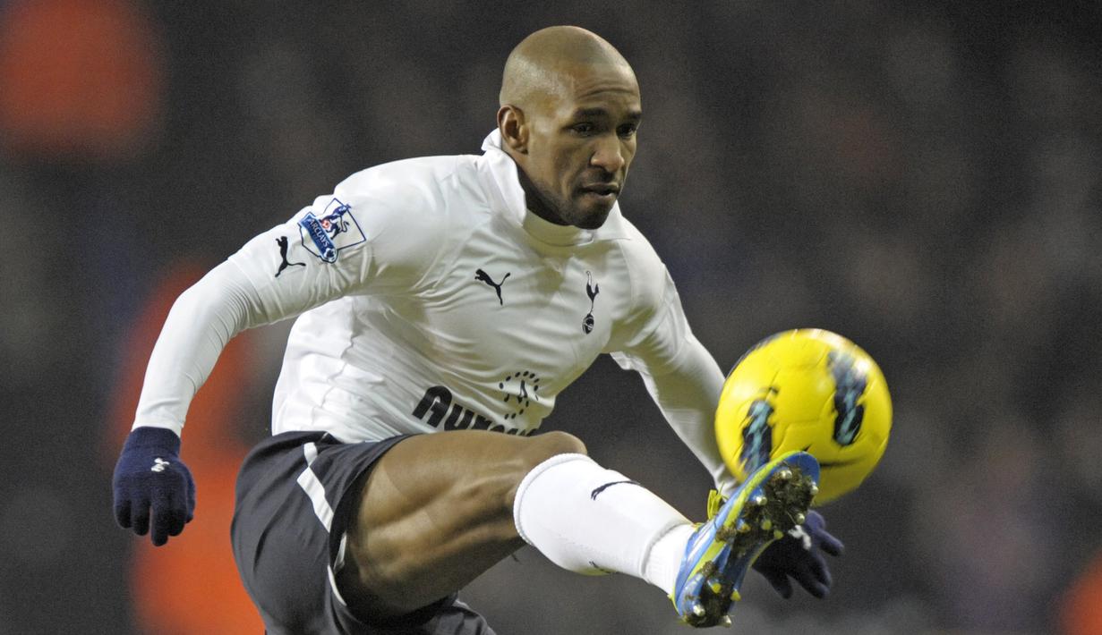 Perpindahan pemain dari satu klub ke klub lainnya memang telah lumrah terjadi seperti di Liga Inggris. Tentu menjadi tak biasa jika seorang pemain bolak balik alias kembali memperkuat klub usai pergi meninggalkannya. Tercatat beberapa pemain pernah melakukannya. Mau tahu siapa saja? Berikut 9 pemain di antaranya. (AFP/Olly Greenwood)