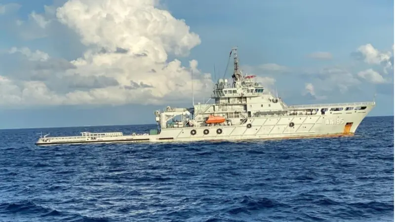 Kapal Angkatan Laut China (People Liberation Army Navy) yang tiba di Perairan Bali, Minggu (2/5/2021),  untuk membantu Indonesia mengevakuasi kapal selam KRI Nanggala 402 yang tenggelam pada 21 April lalu. (Ist)