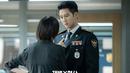 <p>Namun, kehidupan detektifnya menghadapi titik balik besar ketika dia bertemu Jin Yi Soo (Ahn Bo Hyun), yang tiba-tiba menjadi rekan investigasinya. (Foto: SBS)</p>