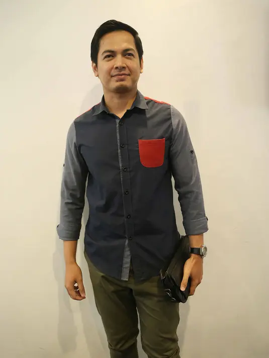 "Jawabannya masih sama, doain aja. Semoga lancar, semoga persiapan dengan baik. Saya nggak mau takabur, saya ingin (menikah) pasti, nggak lama lagi kok," ujar Tommy Kurniawan di kawasan Darmawangsa, Jakarta Selatan, Senin (18/9). (Nurwahyunan/Bintang.com)