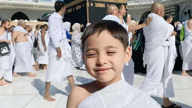 Potret Tasya Kamila umrah sekeluarga (credit: instagram/tasyakamila)