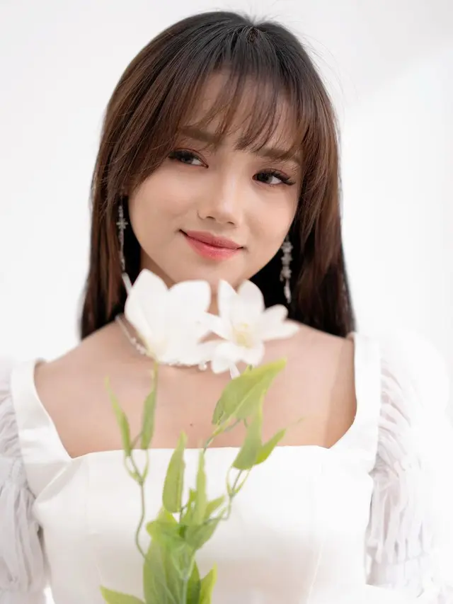 7 Pemotretan Terbaru Fuji dengan Gaun Pengantin, Tampil Elegan