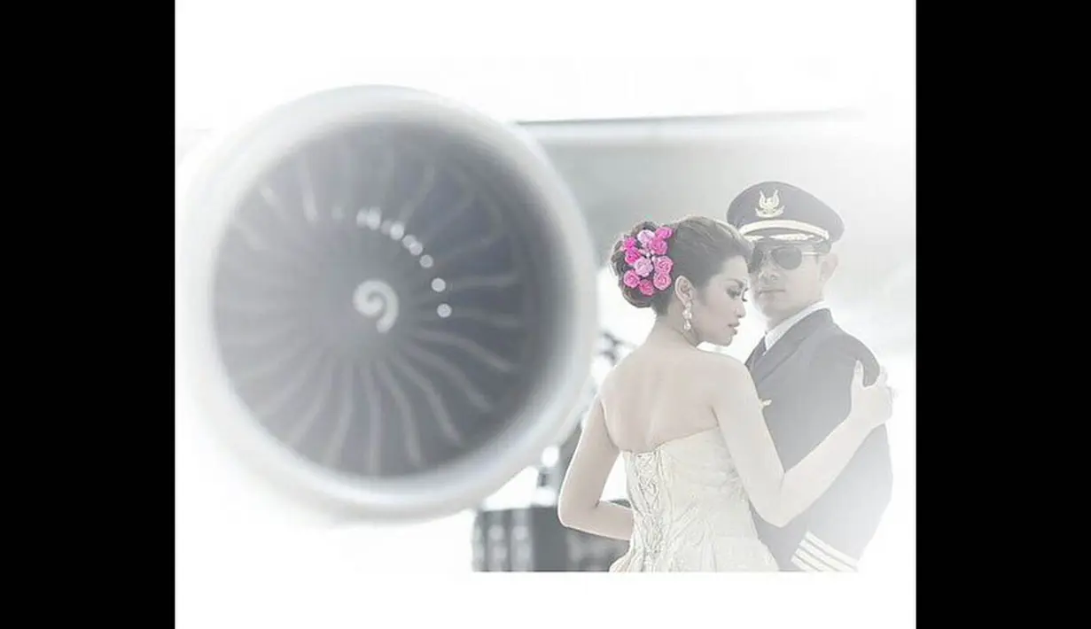 Foto prewedding Fitri Karlina dan sang calon suami beredar di akun Instagram. (instagram.com/fitricarlina)