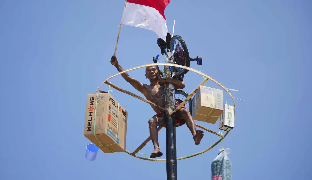 Pada puncak perayaan HUT RI, pihak pengelola pantai Ancol akan menghelat beragam pertunjukan budaya spektakuler bertajuk 'Culture Wave' di Symphony of The Sea. (AP Photo/Tatan Syuflana)