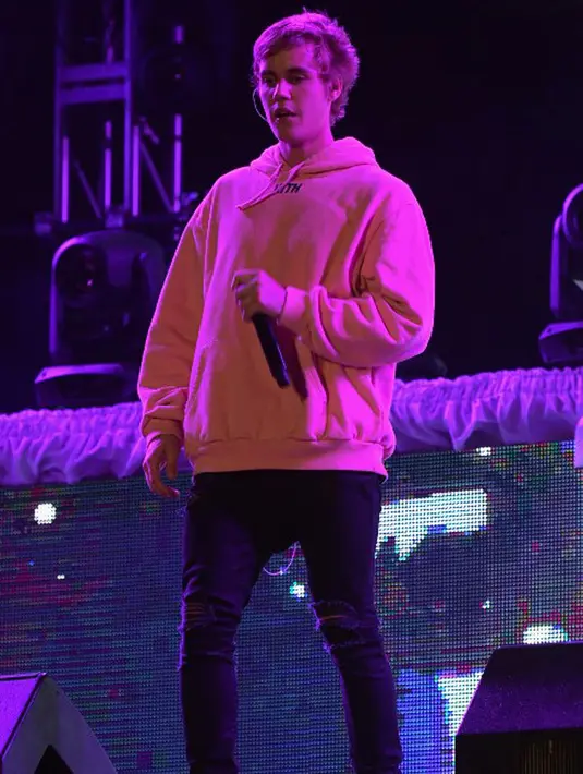“Ini hari ulang tahunku dan semua yang aku inginkan menjadi teman yang lebih baik, saudara laki-laki yang lebih baik, dan pria yang lebih baik,” tulis Justin Bieber  di akun Instagramnya. (AFP/Bintang.com)