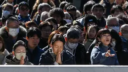 Tradisi ini dikenal dengan nama Hatsumode. (Richard A. Brooks/AFP)