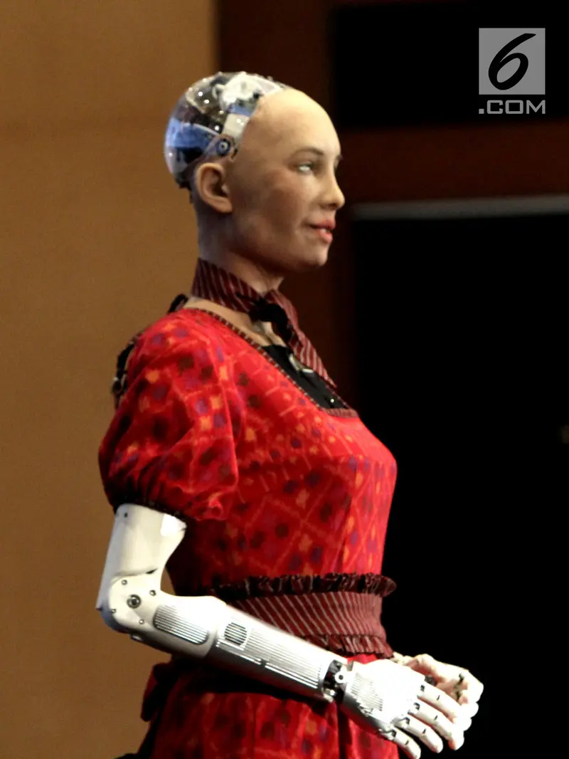 Penampilan Sophia, Robot Tercerdas di Dunia Saat Berkebaya