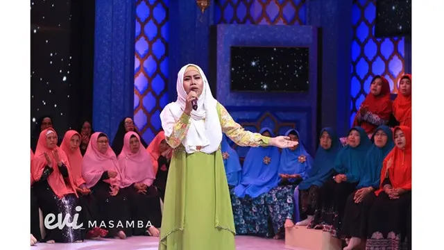 6 Potret Evi Masamba Berhijab, Cantik dan Bikin Pangling