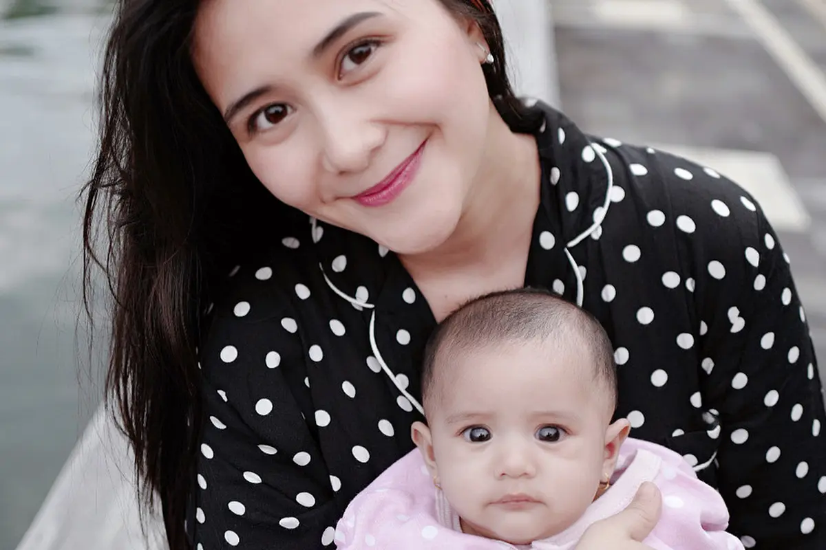 [Bintang] Keluarga Ryana Dea dan Puadin Redi
