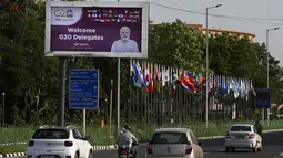 Jalan-jalan utama di New Delhi dipenuhi dengan poster-poster dan papan iklan raksasa yang mengumumkan bahwa India akan menjadi tuan rumah KTT Kelompok 20 minggu ini. (AP Photo/Manish Swarup)