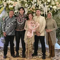 Putri Willy Dozan dan Betharia Sonata saat Tunangan. [@official.bethariasonata]