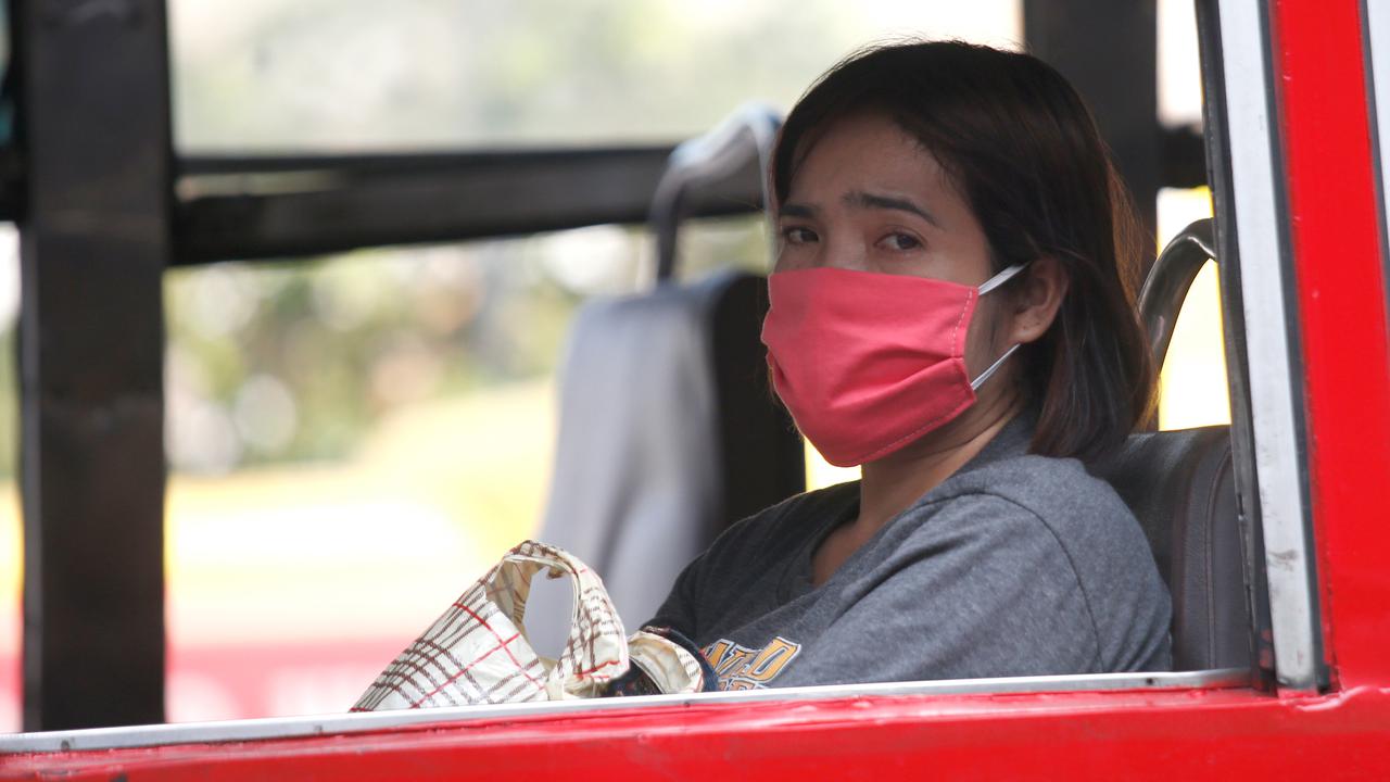 Diselimuti Kabut Asap, Warga Thailand Beraktivitas Pakai Masker