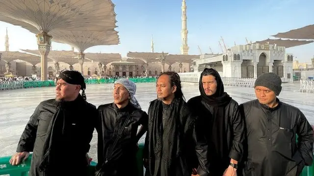 Ahmad Dhani dan personil Dewa 19 (Instagram/ahmadhaniofficial)