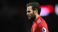 Juan Mata bertekad mengulangi memori indah tiga tahun lalu ketiga mencetak dua gol ke gawang Liverpool pada laga Premier League. (AFP/Oli Scarff)