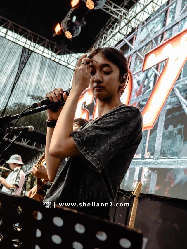 7 Potret Aishameglio Anak Duta yang Kini Jadi Backing Vokal Sheila On 7