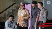 Mantan Gubernur Jawa Barat Ahmad Heryawan (Aher) usai menjalani pemeriksaan di Gedung KPK, Jakarta, Selasa (27/08/2019). Aher diperiksa sebagai saksi Sekda Jawa Barat Iwa Karniwa yang menjadi tersangka karena diduga meminta uang sebesar Rp1 miliar kepada PT Lippo Cikarang. (merdeka.com/Dwi Narwoko)