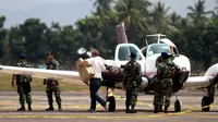 Awak Pesawat Australia Dipaksa Mendarat di Manado Masih Diperiksa