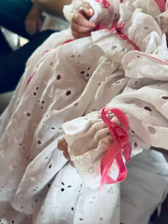 8 Momen Nadine Chandrawinata dan Dimas Anggara saat Baptis Anak, Pakai Dres Lawas