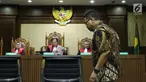 Terdakwa suap pengadaan dan pelaksanaan pembangunan kampus IPDN Sumbar KabAgam2011, Dudy Jocom saat sidang putusan di Pengadilan Tipikor Jakarta, Rabu (14/11). Dudy dinyatakan bersalah dan divonis empat tahun penjara. (Liputan6.com/Helmi Fithriansyah)