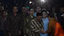 Mereka pun langsung disambut pihak calon penganten wanita, dan dipersilahkan masuk ke dalam rumah. (Galih W. Satria/Bintang.com)