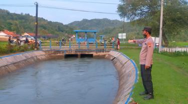 Saluran irigasi lokasi tenggelamnya santri cilik di Kebumen, Jawa Tengah. (Foto: Liputan6.com/Humas Polres Kebumen)