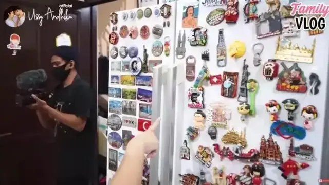 Potret Dapur Ayu Ting Ting yang Minimalis, Kaya Warna Putih dengan Tembok Nuansa Green Screen