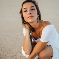 Simak di sini bagaimana cara mengatasi sekaligus meghalau jerawat di musim panas.